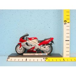  WELLY 1:18 12154 YAMAHA YZF1000R - 2
