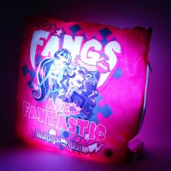 MONSTER HIGH -PODUSZKA ŚWIECĄCA, PŁYNNIE ZMIENIA KOLORY - 5