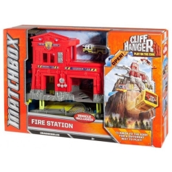 MATCHBOX 5882 NA KRAWĘDZI REMIZA DUŻY ZESTAW - 1